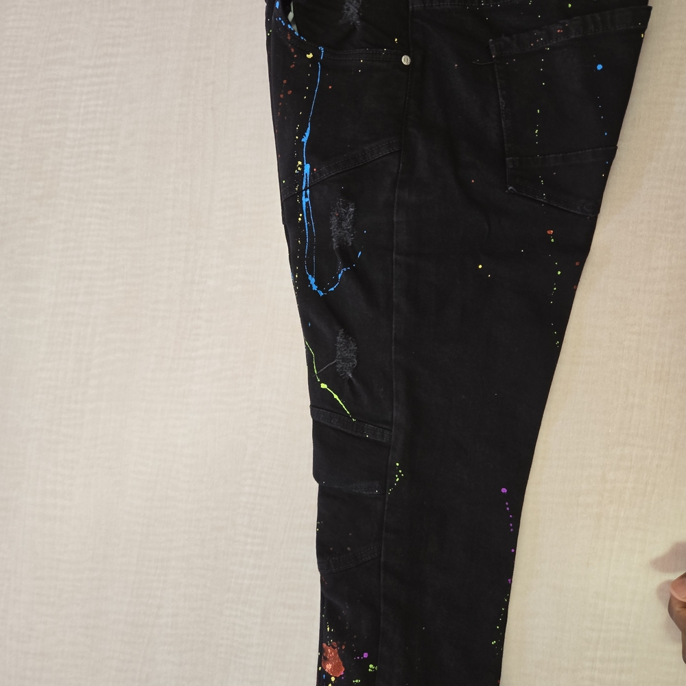 Classic Skinny Jeans in Black and Blue with Timeless Denim Appeal